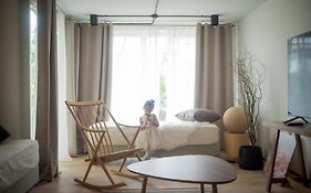 Mini-Me Hubs, Charm Suites & Pool In Old City