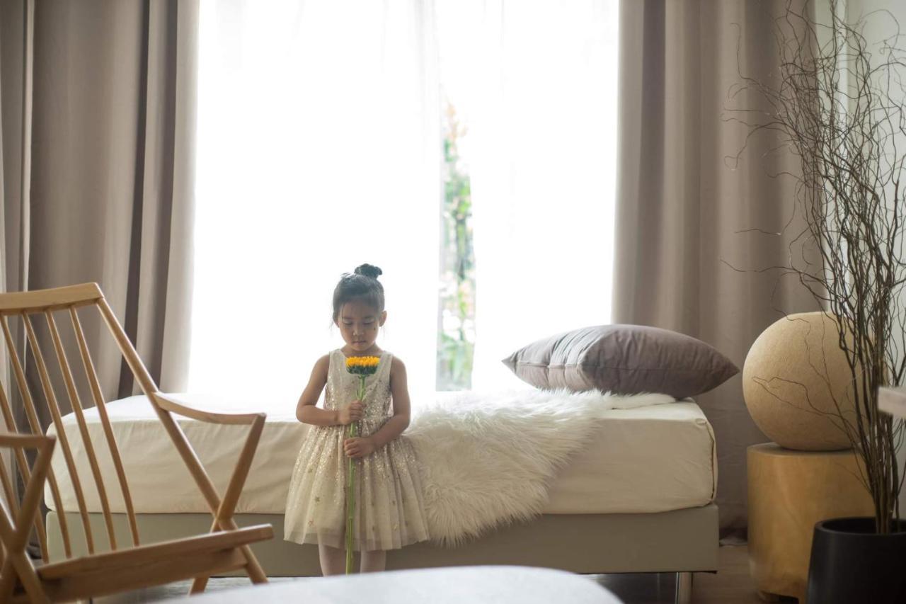 Mini-Me Hubs, Charm Suites & Pool In Old City Chiang Mai Exterior foto