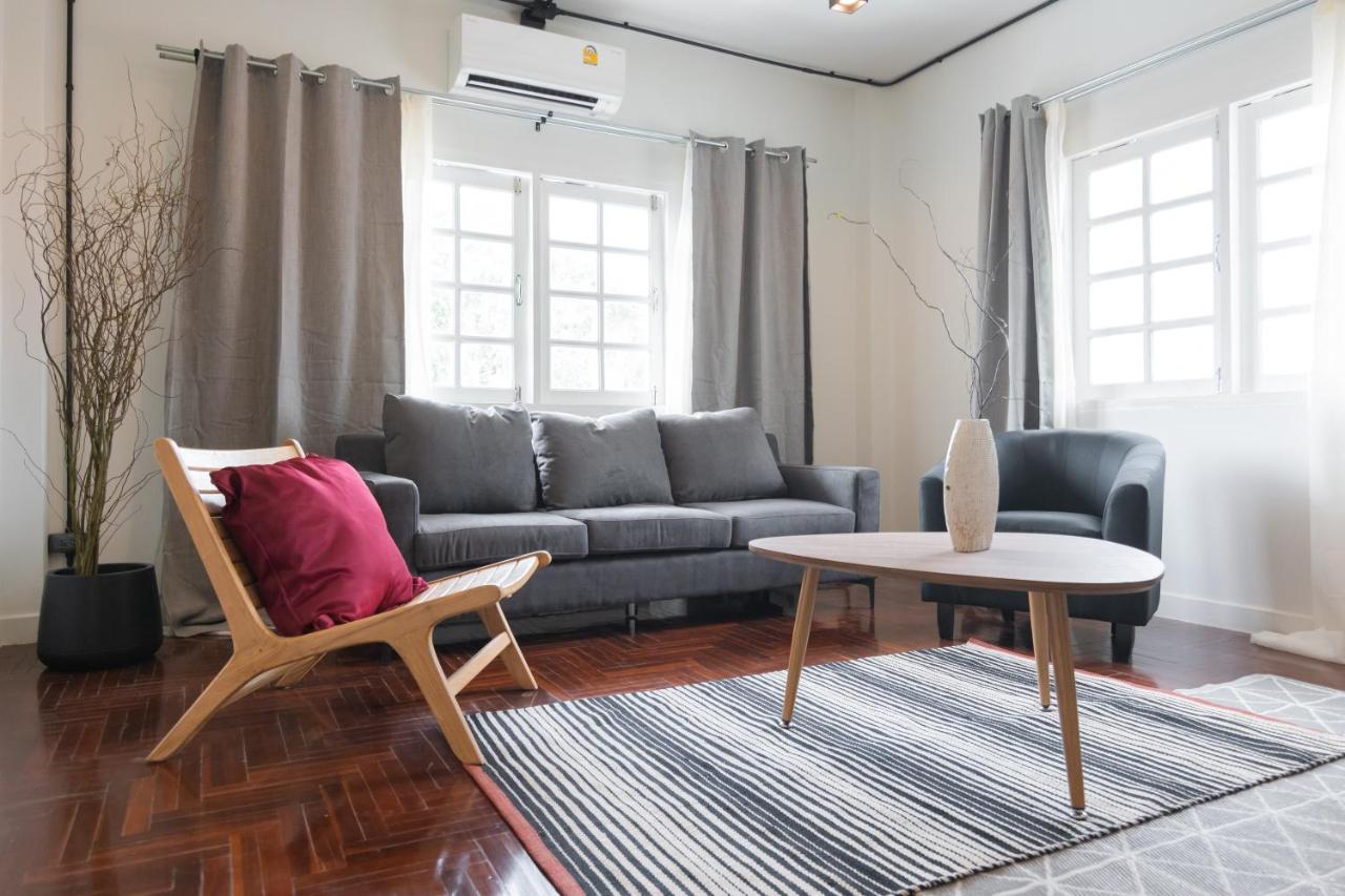 Mini-Me Hubs, Charm Suites & Pool In Old City Chiang Mai Exterior foto