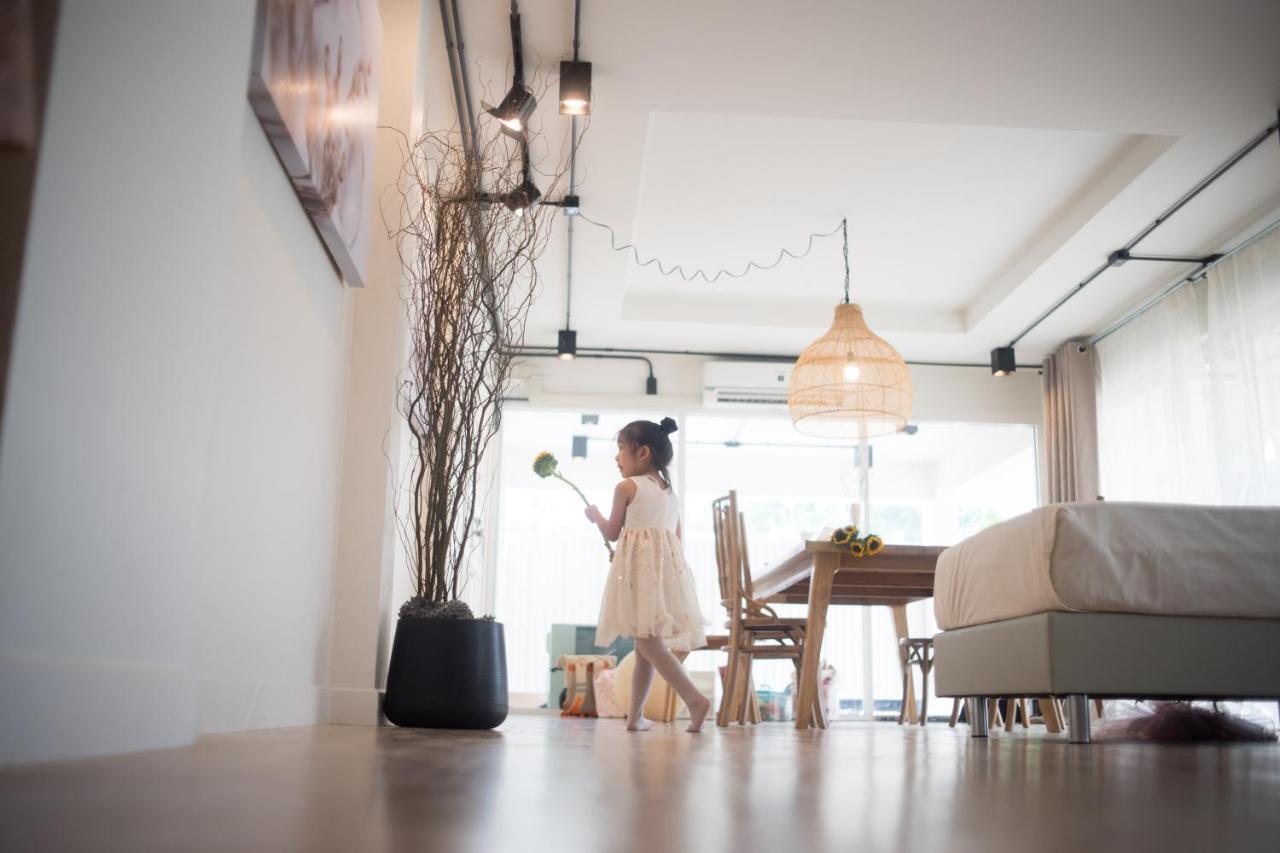 Mini-Me Hubs, Charm Suites & Pool In Old City Chiang Mai Exterior foto
