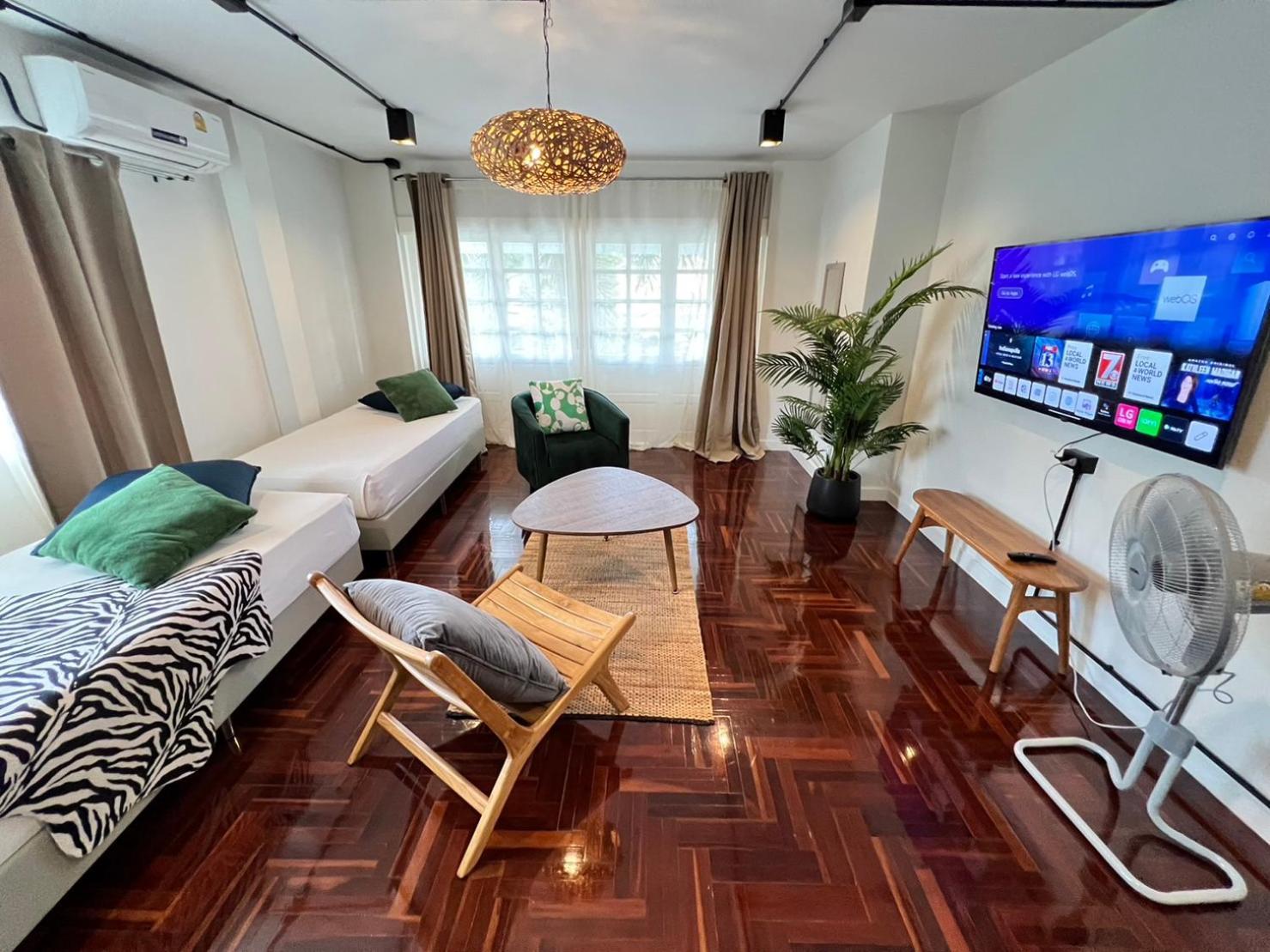 Mini-Me Hubs, Charm Suites & Pool In Old City Chiang Mai Exterior foto