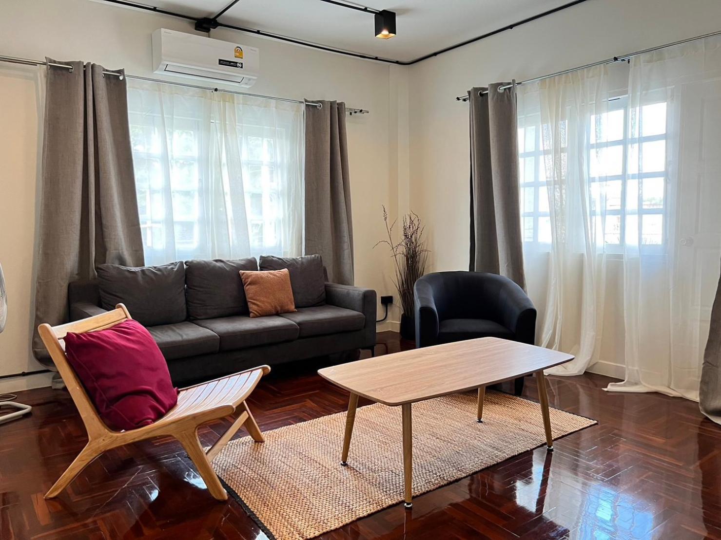 Mini-Me Hubs, Charm Suites & Pool In Old City Chiang Mai Exterior foto