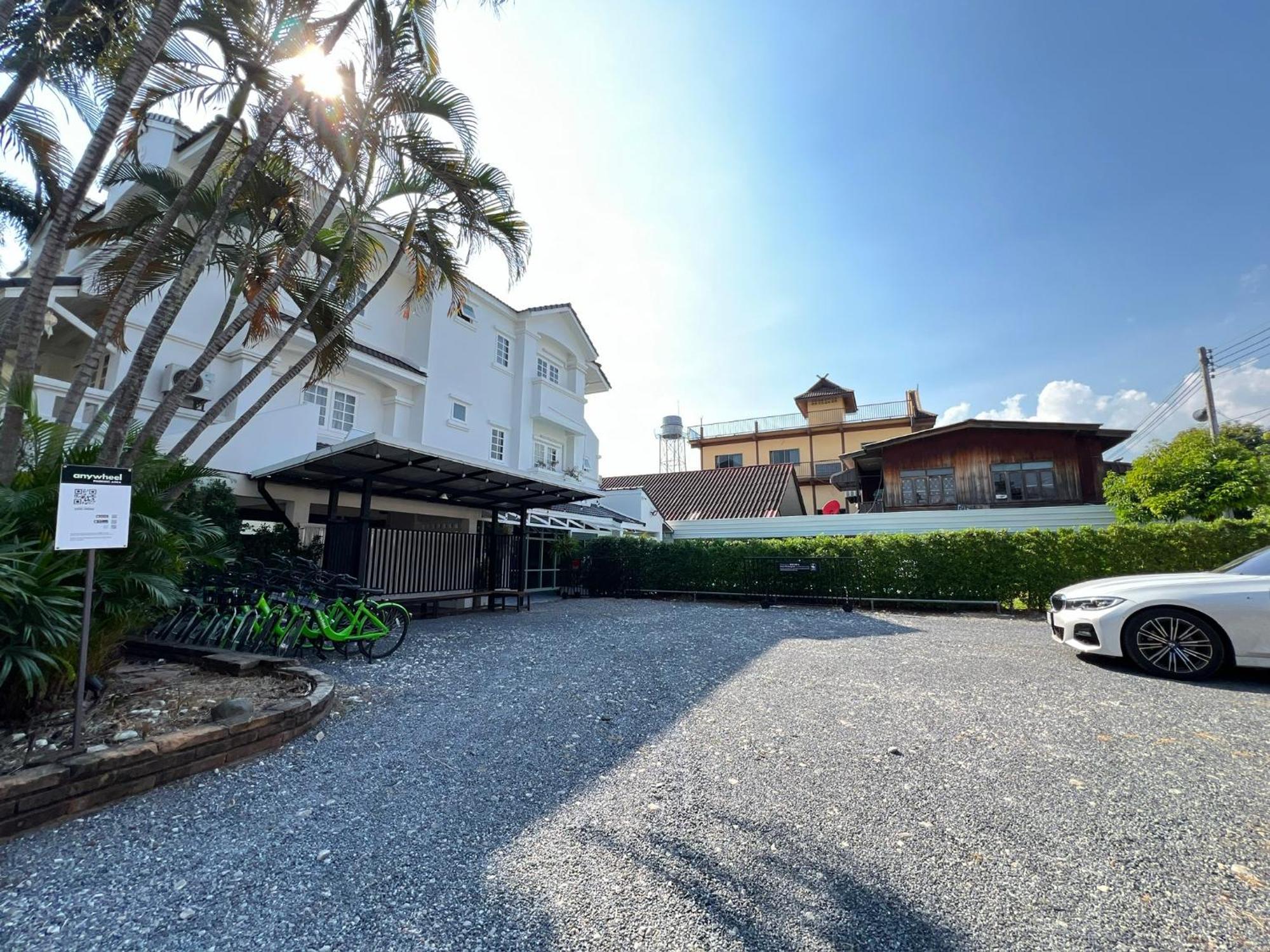 Mini-Me Hubs, Charm Suites & Pool In Old City Chiang Mai Exterior foto