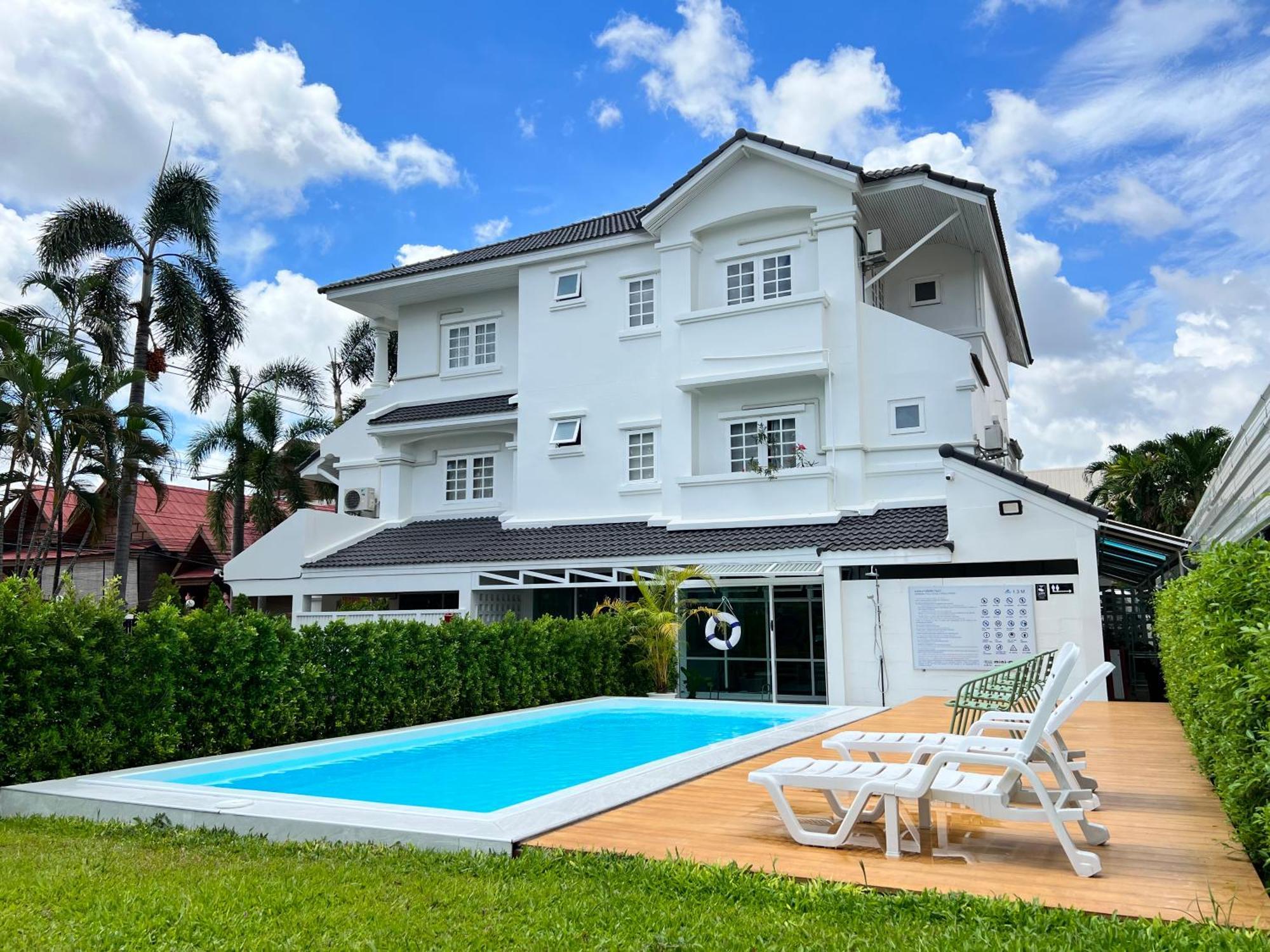 Mini-Me Hubs, Charm Suites & Pool In Old City Chiang Mai Exterior foto