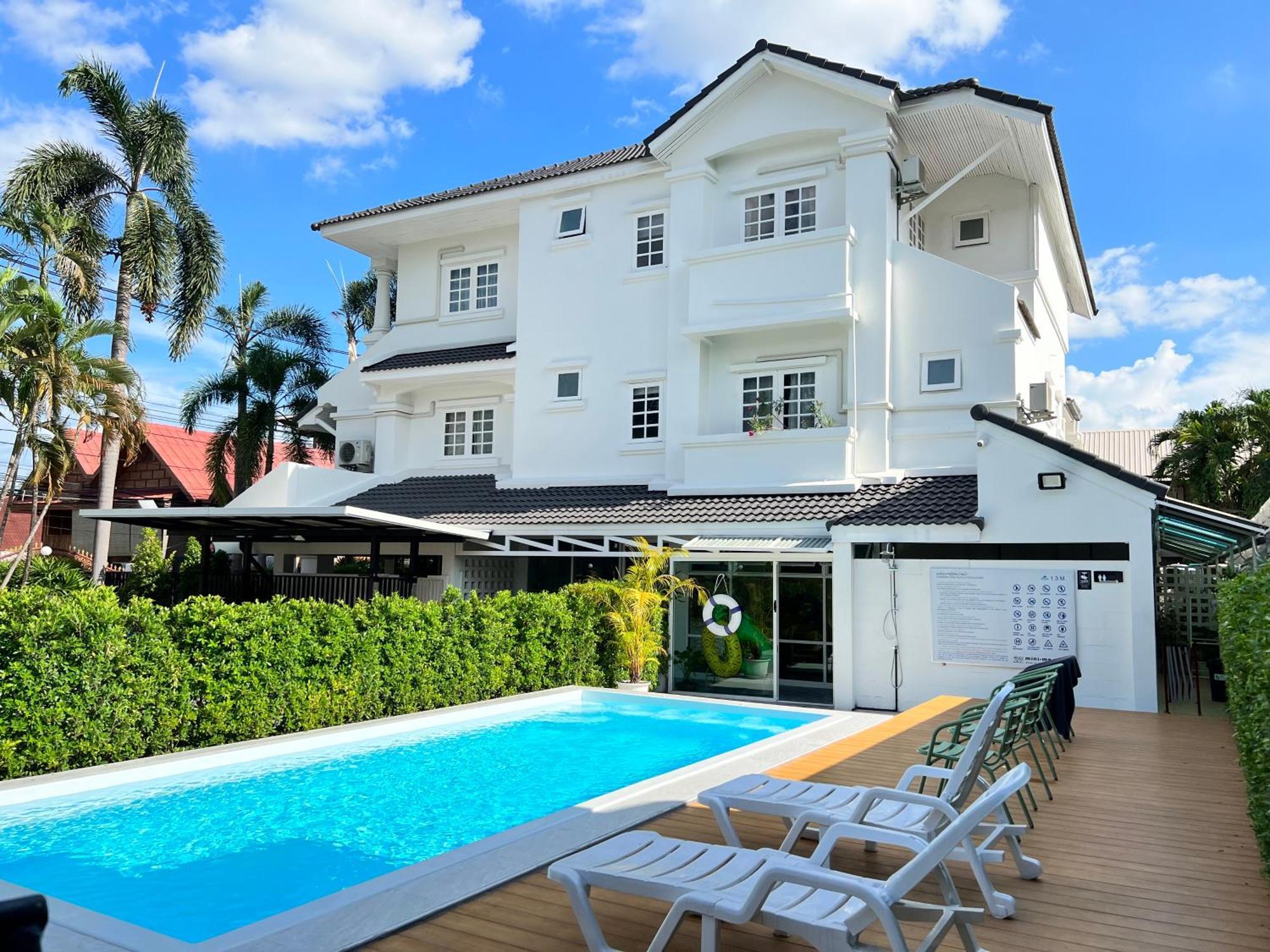 Mini-Me Hubs, Charm Suites & Pool In Old City Chiang Mai Exterior foto