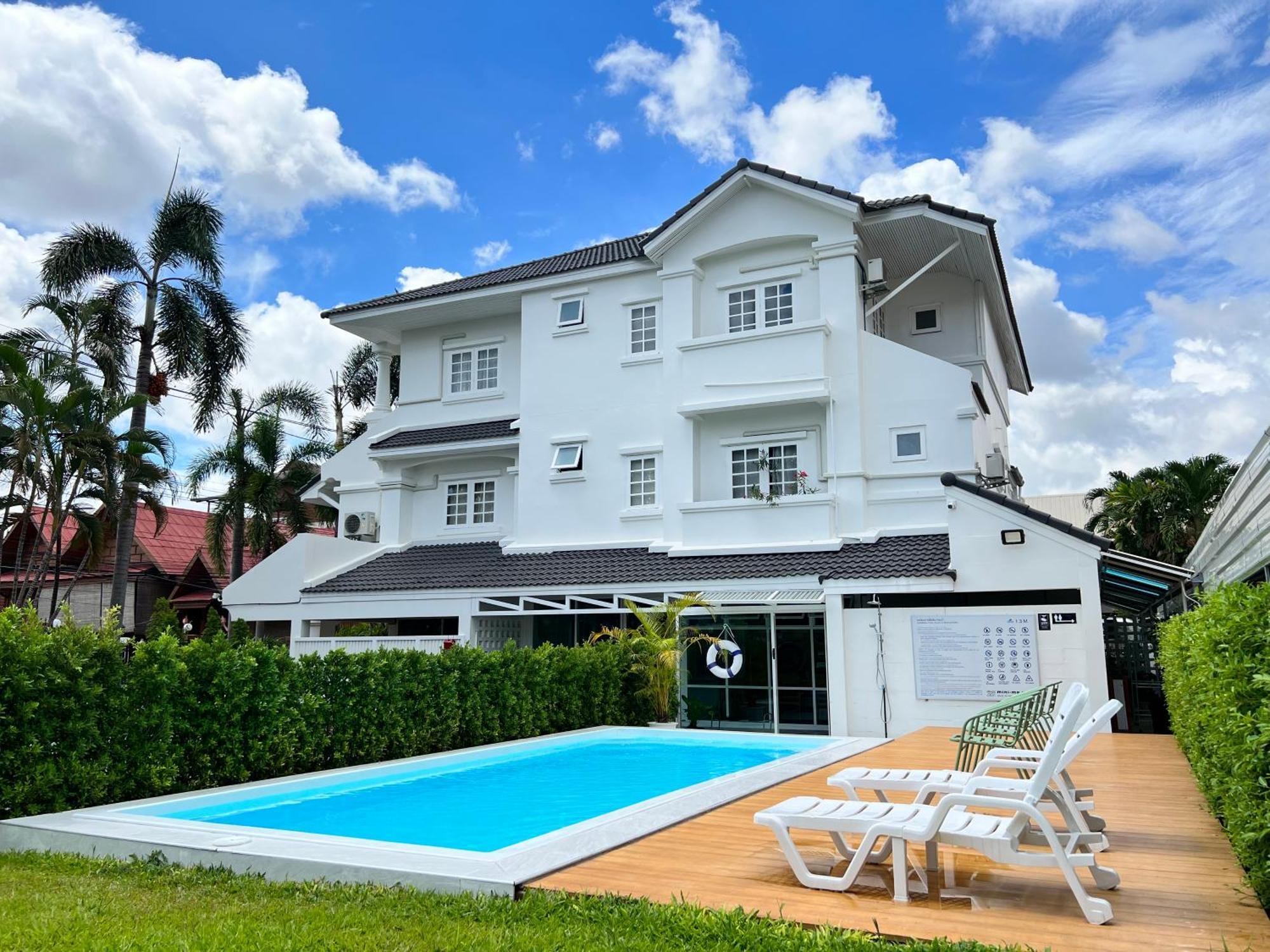 Mini-Me Hubs, Charm Suites & Pool In Old City Chiang Mai Exterior foto